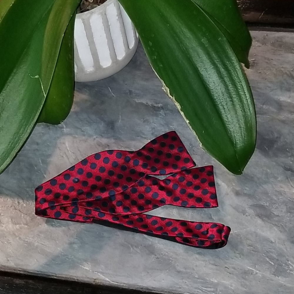SELF TIE BOWTIE